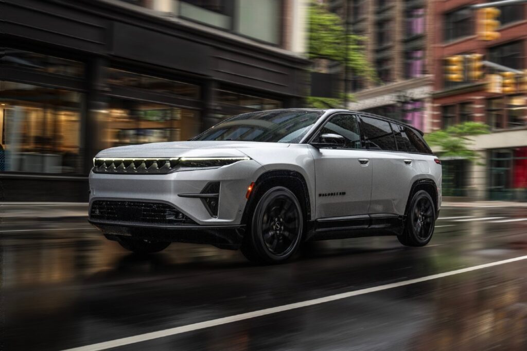 Nuova Jeep Wagoneer S Launch Edition