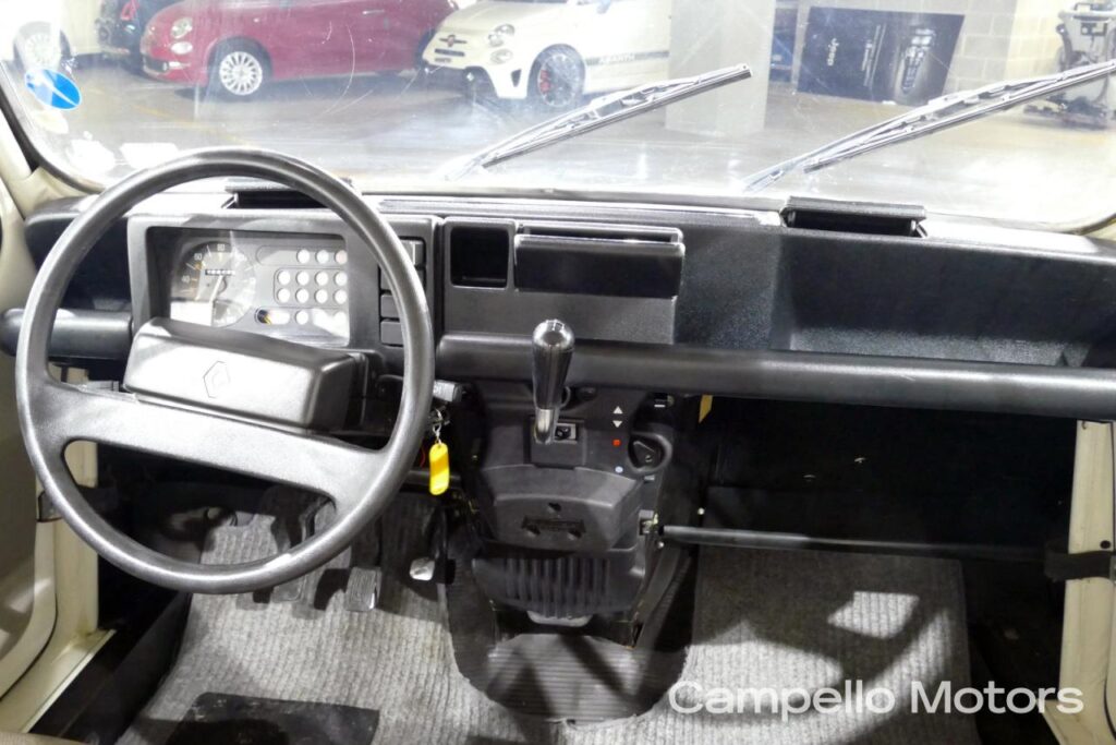 RENAULT 4 950 TL Usato