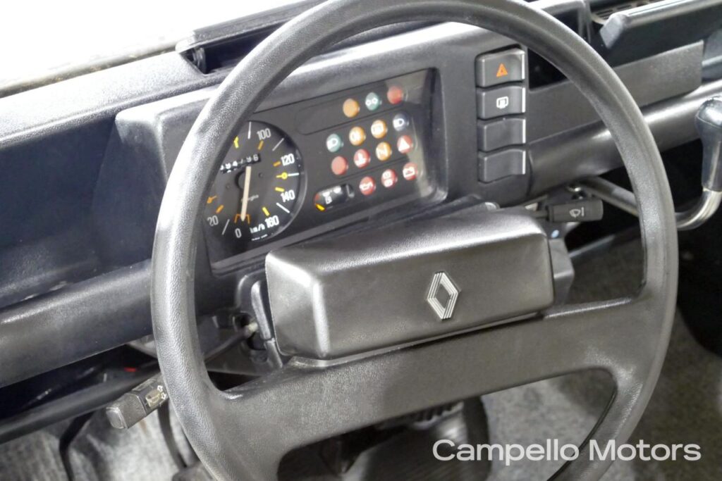 RENAULT 4 950 TL Usato