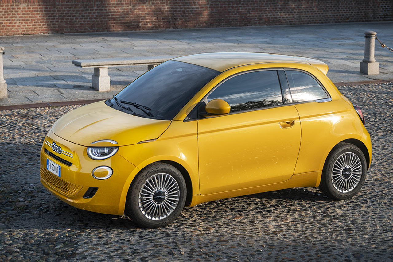 Nuova Fiat 500 Hybrid Torino interni Campello Motors