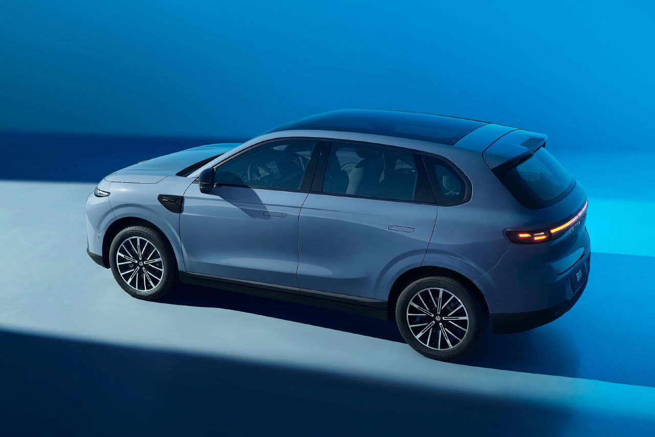 Nuova Leapmotor B10 REEV Hybrid Campello Motors