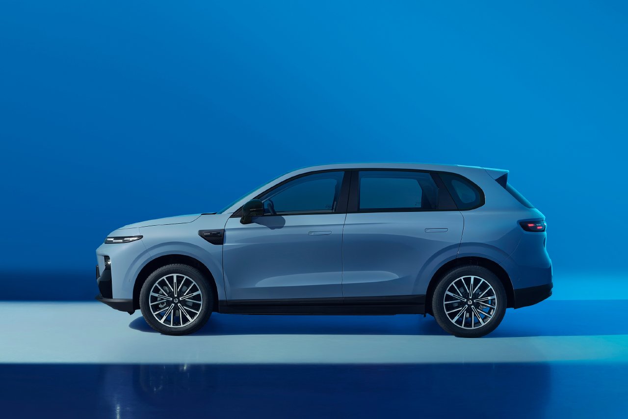 Nuova Leapmotor B10 REEV Hybrid Campello Motors