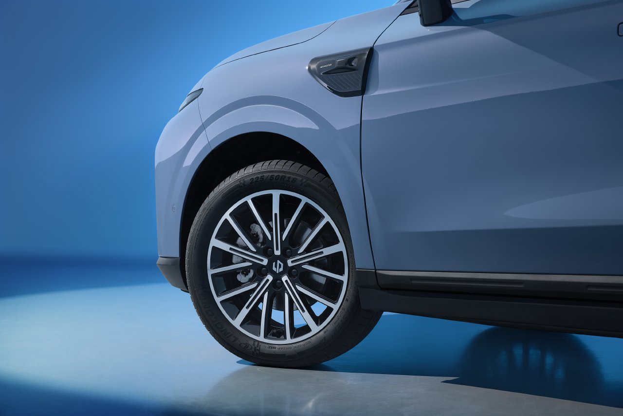 Nuova Leapmotor B10 REEV Hybrid Campello Motors