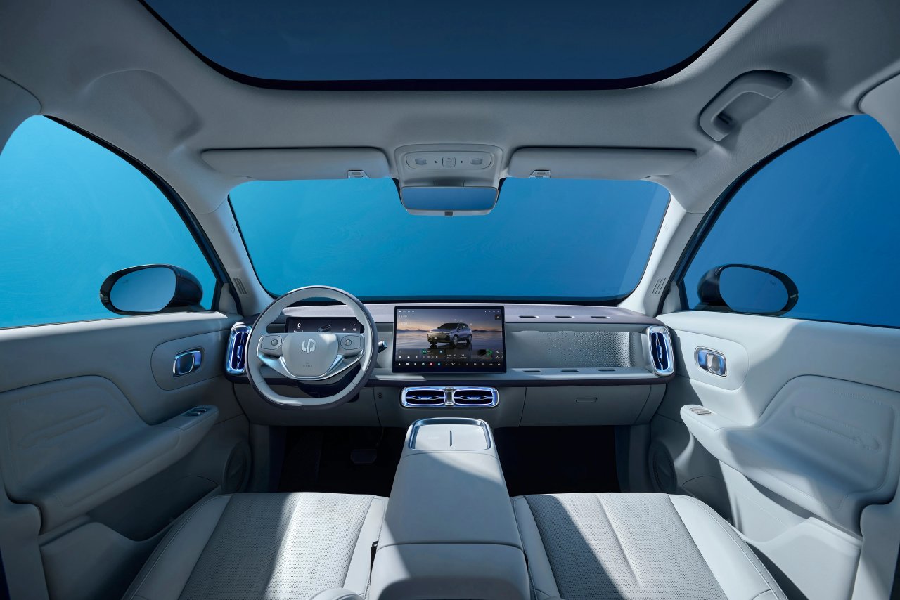 Nuova Leapmotor B10 REEV Hybrid Campello Motors