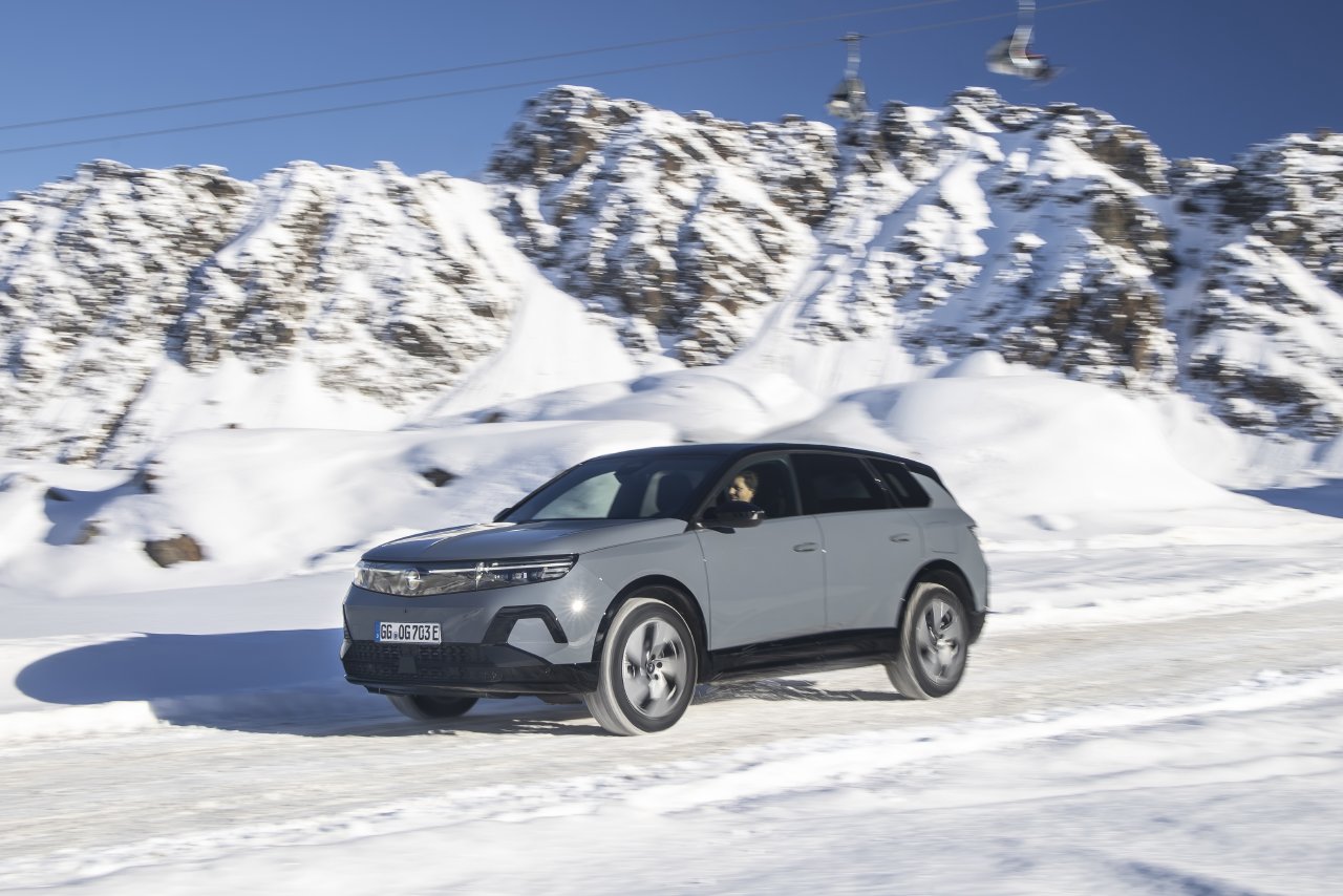 Nuovo Opel Grandland elettrico AWD Campello Motors