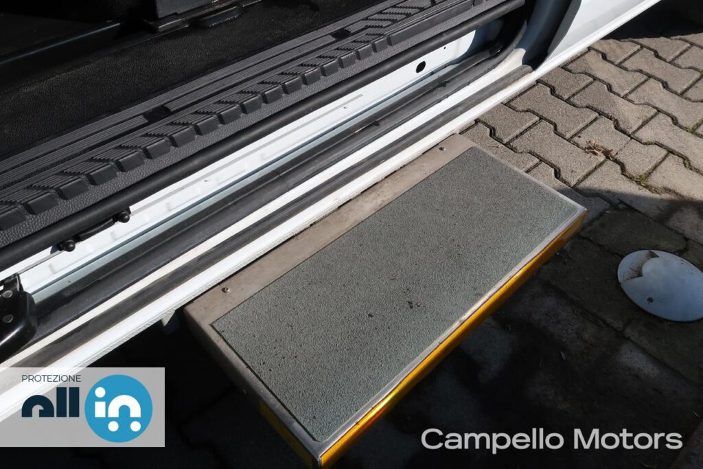 FORD Transit Custom 320 L1H1 2.0 tdci 108cv Trend combi  Usato