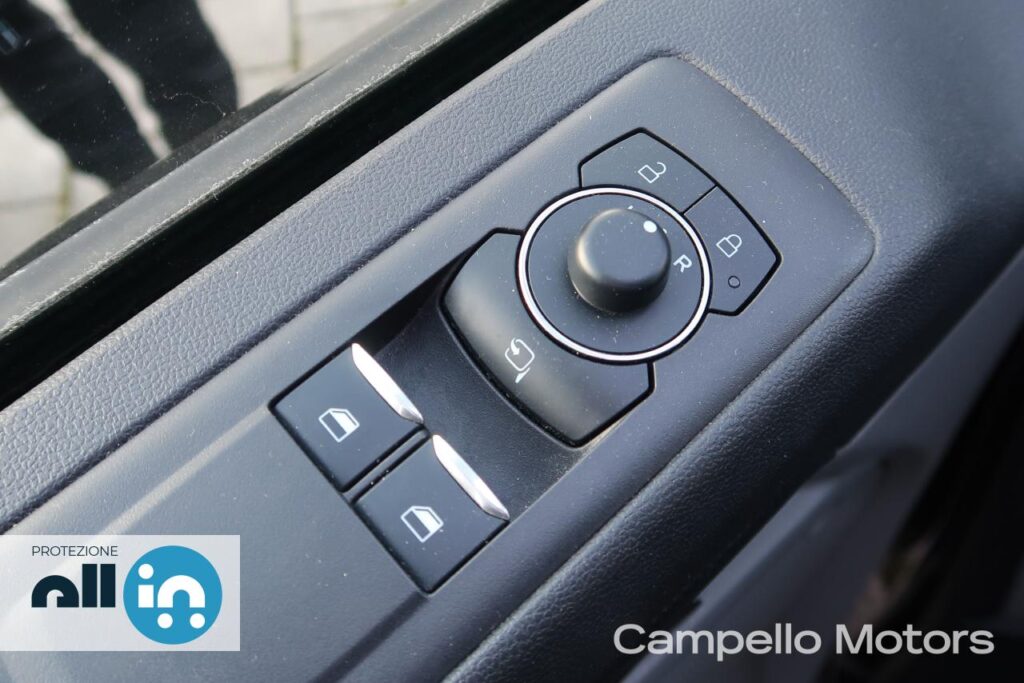 FORD Transit Custom Combi 320 2.0 D EcoBlue 136cv PC Titanium M1 Usato Mestre