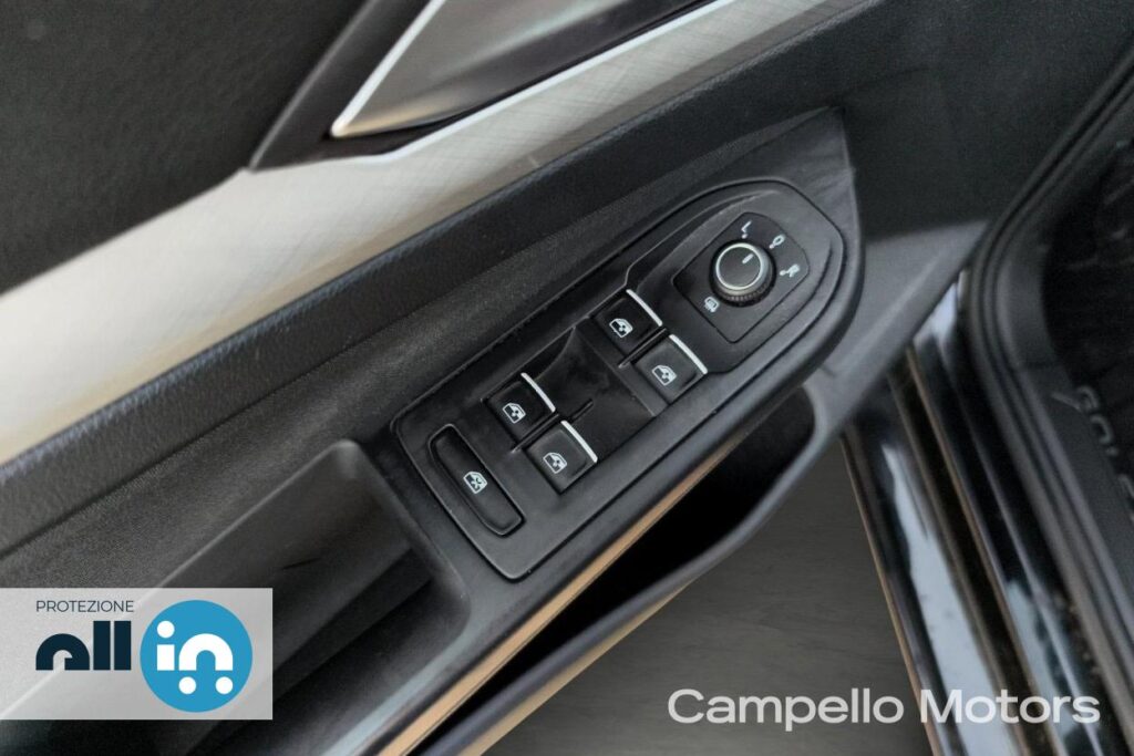 VOLKSWAGEN Golf 2.0 TDI 115cv Life Usato Mirano