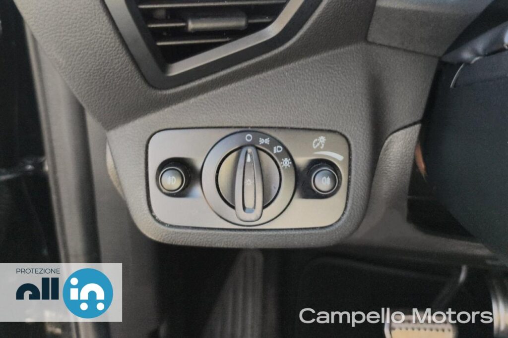FORD Kuga 2.0 tdci s&s 2wd 120cv ST-Line powershift Usato Mestre Terraglio