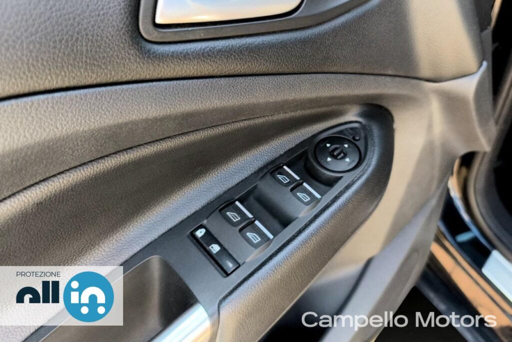 FORD Kuga 2.0 tdci s&s 2wd 120cv ST-Line powershift Usato Mestre Terraglio
