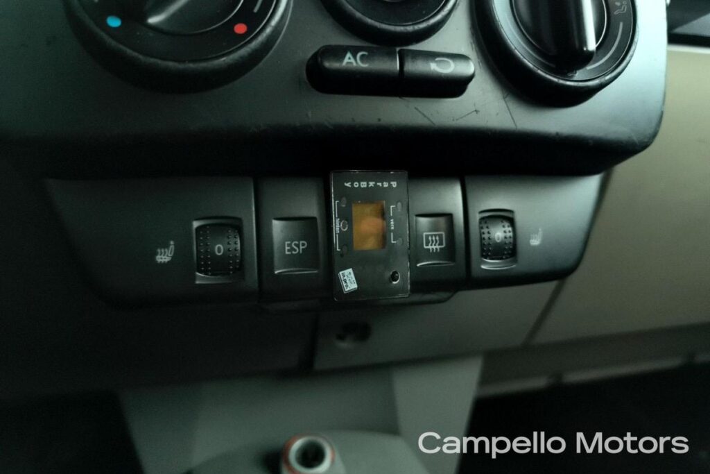 VOLKSWAGEN New Beetle 1.6 Cabrio Usato Mestre Terraglio
